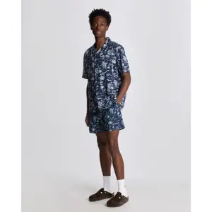 Bañador con estampado de jardín botánico Lyle & Scott image-2