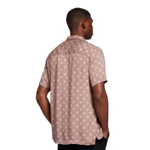 Chemise col revere et imprimé Lyle & Scott image-3