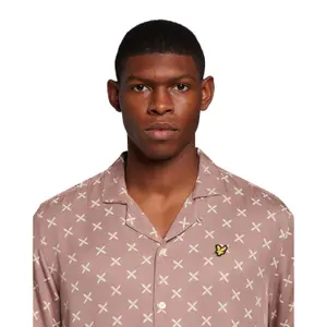 Chemise col revere et imprimé Lyle & Scott image-4