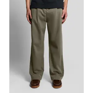 Pantalón Lyle & Scott Enzyme Wash Pleated image-1