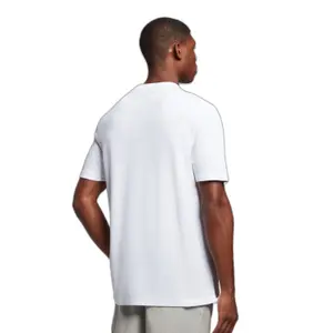 Camiseta Lyle & Scott Utility Pocket image-2