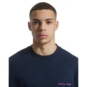 Hímzett laza póló Lyle & Scott image-3