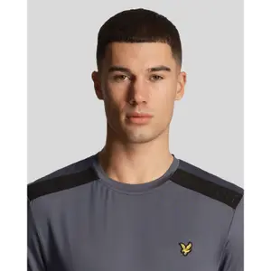 T-shirt com logo no ombro Lyle & Scott image-4