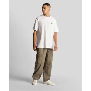 T-Shirt Lyle & Scott Skier Graphic image-2