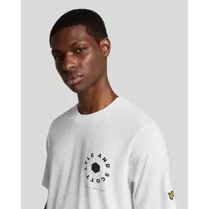T-Shirt Lyle & Scott Football Wheel image-4