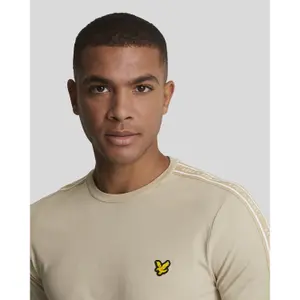 Camiseta Lyle & Scott Tape image-4