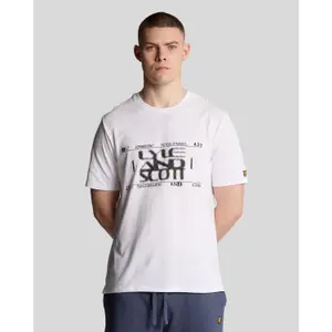 T-Shirt Lyle & Scott Formation Blur Graphic image-1