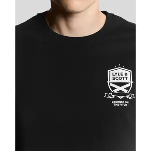 T-Shirt Lyle & Scott Legends On The Pitch image-3