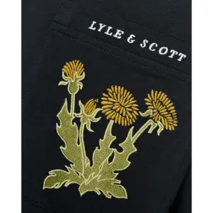 Camiseta bordada con motivos Lyle & Scott image-5