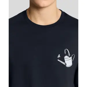 T-Shirt Lyle & Scott Watering Can Graphic image-5