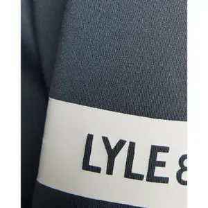 Αθλητικό μπλουζάκι επώνυμης μάρκας Lyle & Scott image-6