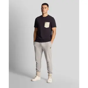 T-Shirt mit kontrastierender Tasche Lyle & Scott image-2