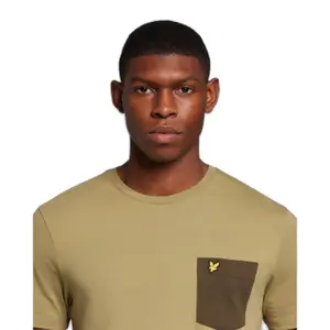 Camiseta con bolsillo de contraste Lyle & Scott image-4