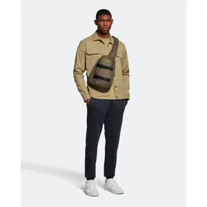 Camiseta con bolsillo de contraste Lyle & Scott image-2