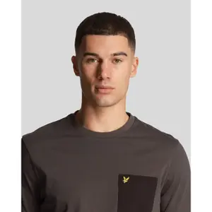 T-Shirt mit kontrastierender Tasche Lyle & Scott image-4