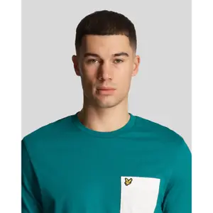 T-Shirt mit kontrastierender Tasche Lyle & Scott image-5