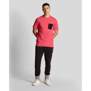T-Shirt mit kontrastierender Tasche Lyle & Scott image-2