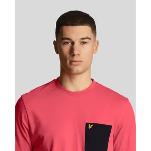 T-Shirt mit kontrastierender Tasche Lyle & Scott image-4