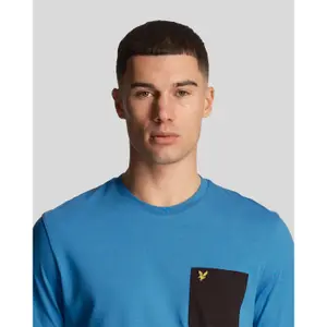T-Shirt mit kontrastierender Tasche Lyle & Scott image-4