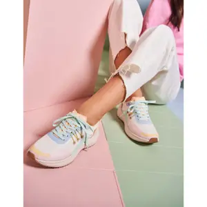 Formadoras de mulheres M.Moustache Gaelle image-2