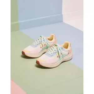 Formadoras de mulheres M.Moustache Gaelle image-0