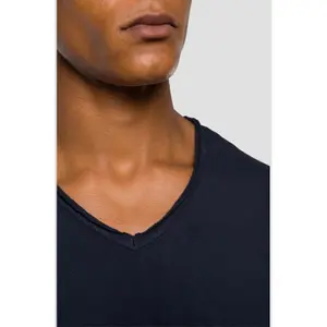T-Shirt mit V-Ausschnitt im Rohschnitt Replay image-3