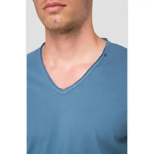 T-Shirt mit V-Ausschnitt im Rohschnitt Replay image-3
