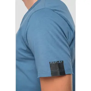 T-Shirt mit V-Ausschnitt im Rohschnitt Replay image-4