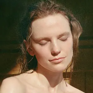 Sabão hidratante Madara Bitter Honey image-1