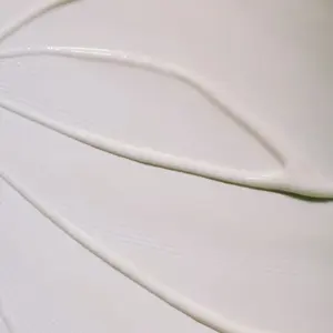 Verzachtende en gladmakende handcrème Madara Deep Comfort image-3