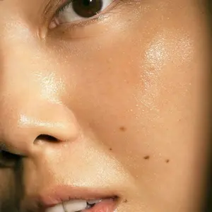 Maschera booster luminosità con argilla aha Madara Peel image-3