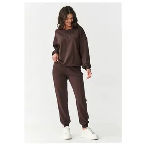 Conjunto de sweatshirt e calças de moletom elegantes para mulher Makadamia image-1