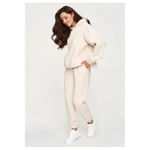 Conjunto de chándal con sudadera con capucha y pantalón ajustado mujer Makadamia M948 image-2