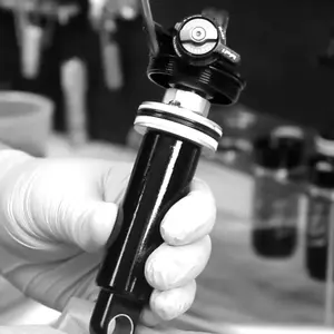 Shock maintenance Manitou McLeod image-0