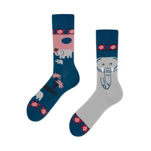 r274-socken-many-mornings-funky-elephant-blau
