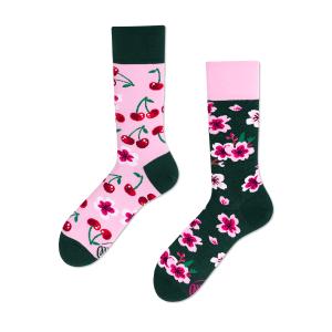 r69-socken-many-mornings-cherry-blossom-rosa-grun