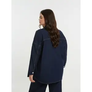 Camisa sobre tamanho grande com bolsos utilitários em denim de algodão senhora Mat Fashion image-3