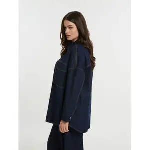 Camisa sobre tamanho grande com bolsos utilitários em denim de algodão senhora Mat Fashion image-4