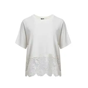 Women’s T-Shirt with Embroidered Lace Hem Mat Fashion image-0