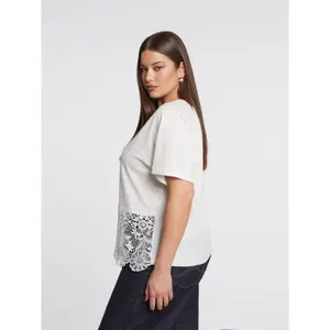 Women’s T-Shirt with Embroidered Lace Hem Mat Fashion image-4