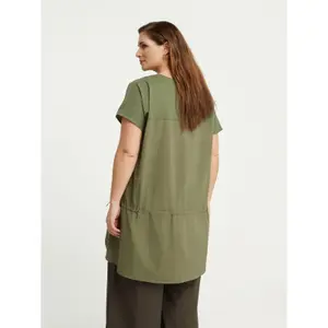 Women's Longer Back Hem T-Shirt Mat Fashion image-3