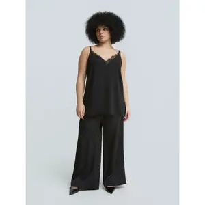 Women’s Ornate V-Neck Top Mat Fashion image-2