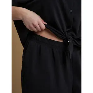 Pantalón ancho de tela crêpe lavado al aire mujer Mat Fashion image-4