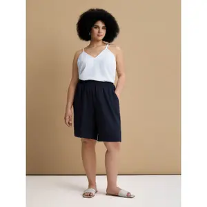 Women's Crepe Bermuda Shorts Mat Fashion image-1