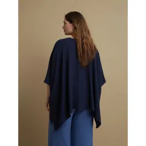 Women's V-Neck Crepe Top Mat Fashion Essential image-3