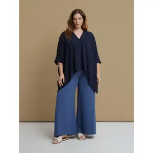 Women's V-Neck Crepe Top Mat Fashion Essential image-2