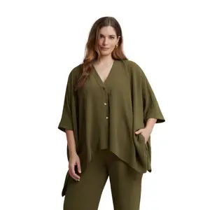 Women's V-Neck Crepe Top Mat Fashion Essential image-1