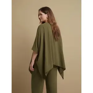 Women's V-Neck Crepe Top Mat Fashion Essential image-2