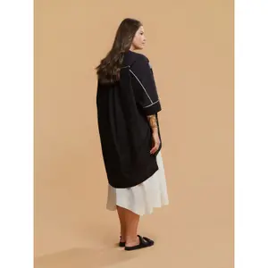 Embroidered Tunic with Buttons and Deep Back Women's Mat Fashion image-3