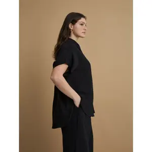 Round Hem Crepe Blouse Women Mat Fashion image-4